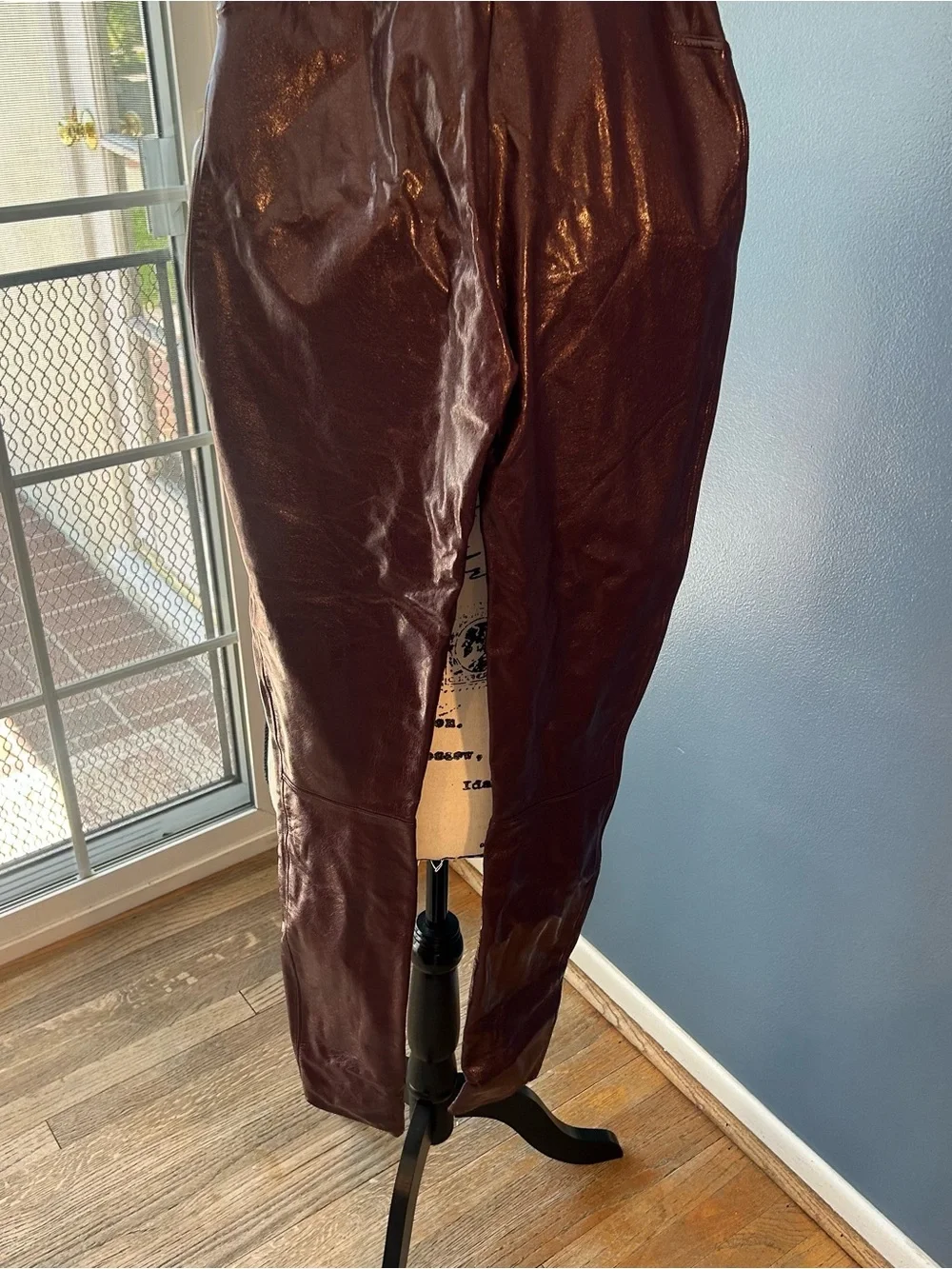 SPANX Faux Patent Leather Leggings Ruby - Picture 4 of 14